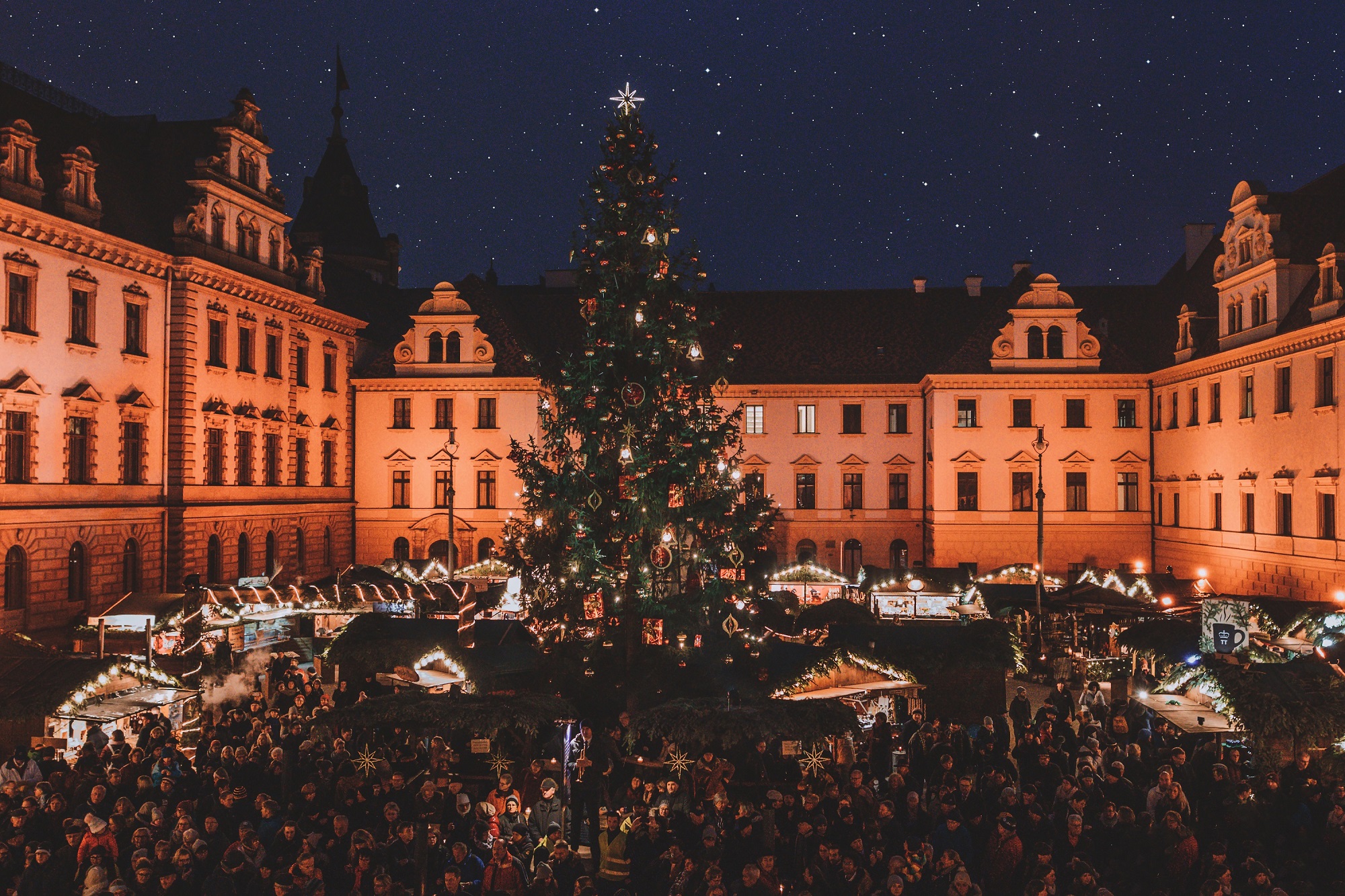 Romantischer Weihnachtsmarkt auf Schloss Thurn und Taxis